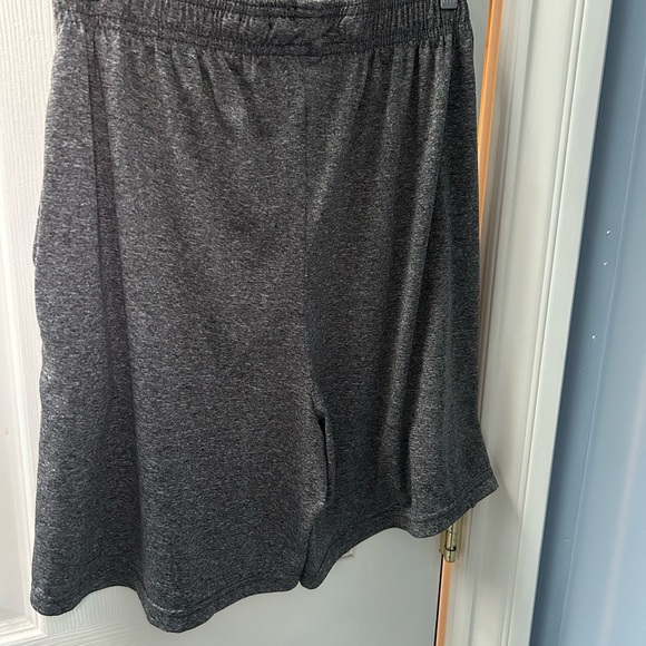 Men’s Real Essentials Shorts - Picture 2 of 3